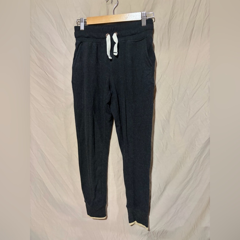 Faherty black joggers